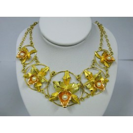 N1280 ~ 18k Gold Pearl Flower Necklace