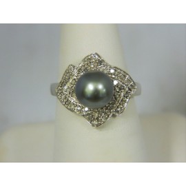R513 ~ 10k Pearl & Diamond Ring